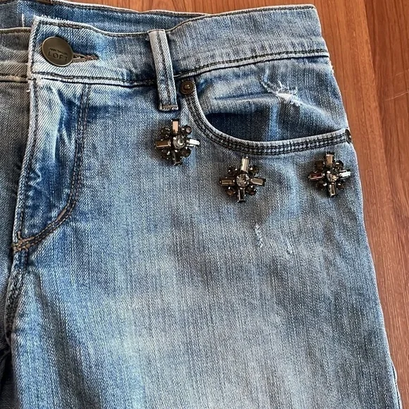 Ann Taylor Loft women’s skinny jeans with light intentional distressing - Picture 5 of 12